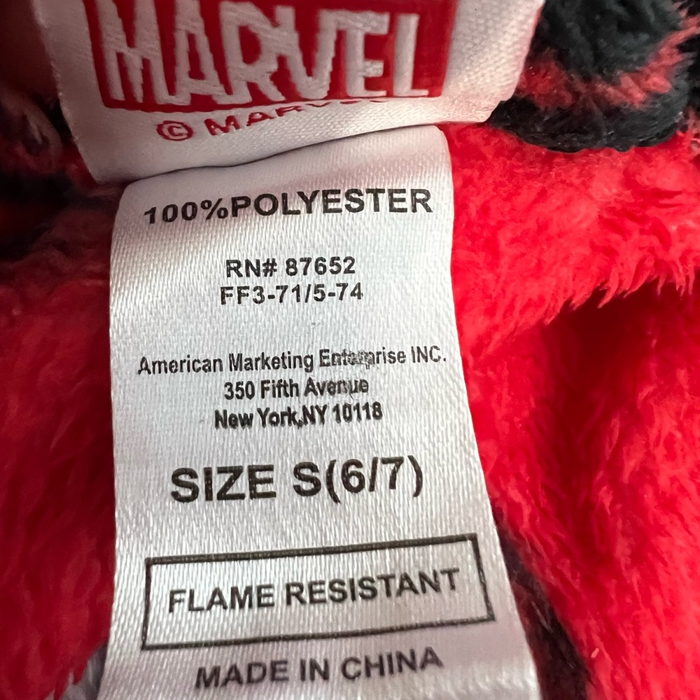 Marvel Red Spider-Man Kids Robe - Picture 5 of 5